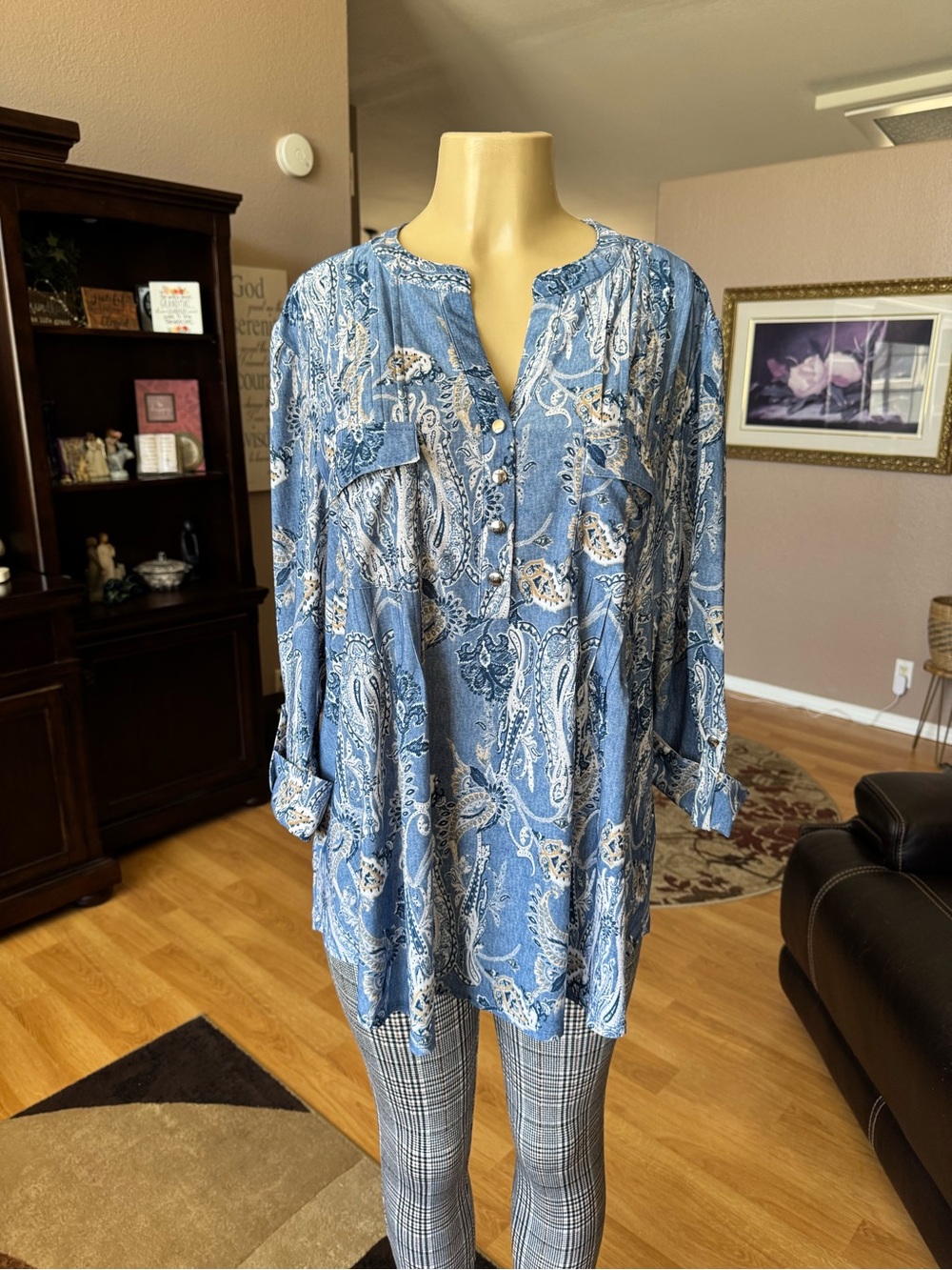Cocomo blue paisley long roll tab sleeves V-neck blouse-size 2X